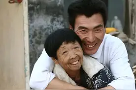 86岁马玉琴疑被家暴，跪地痛哭惨叫惊到邻居？她的结局早已注定图片