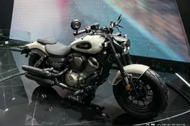 新车 | 售26900元，奔达金吉拉450正式发布，16升油箱/双缸水冷动力图片