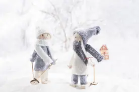 “我尿了一个坑”，贾浅浅诗歌《雪天》赏析图片