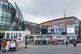 成都低调的富豪集聚地，豪车停满马路边，20年前就有人一天赚2万图片