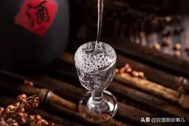 内行人买白酒，不只看价格，认准包装“3行字”，买到健康粮食酒图片