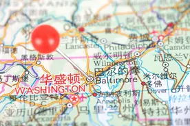 船舶深海深夜航行，二副值班睡着，被发现后动手打人，船长遭殃图片