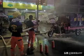 柬埔寨一摩托自燃，911救援队仅5分钟赴现场图片