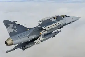 美欧预感要失败？4国250架战机联手，北约调集20万大军威胁俄罗斯图片