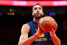 疯狂一夜！3笔大交易达成，杜兰特要价更新，勇士首笔引援图片