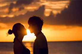 小伙子被准丈母娘“逼迫”体验分娩，90分钟十二级疼痛，痛苦大喊图片