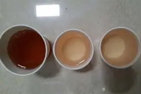 看清你尿尿是什么色儿了吗？这几种颜色要警惕图片