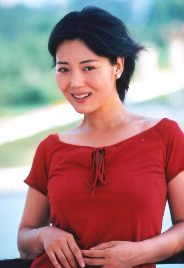 王茜华与周京离婚20年,她嫁导演舍命产子,他娶小6岁知识女性!