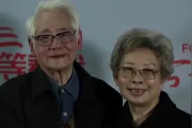 1945年，四川12岁女孩帮助9岁男孩，男孩苦寻71年：终于找到你了图片