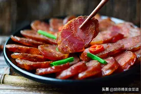 冰箱中冻了一年的香肠还能吃吗？为了家人的健康，不妨看一看图片