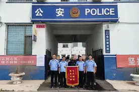 太原古交：民警助力讨薪成功 农民工赠送锦旗表达谢意图片