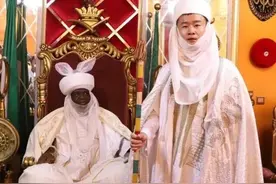 河南小伙凭什么在非洲当酋长？拥有特权的他有没有娶多个老婆呢？图片