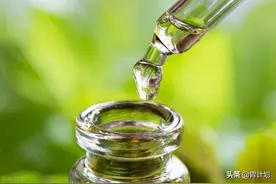 面霜和精华液相比，哪个更重要？学会正确使用，让肌肤变得更水嫩图片