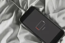 手机电量剩一半就充比较好，还是应该等快没电了再充？为什么？图片