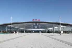 这一高铁站引入地铁线，新九年一贯制学校，力争“千亿”目标……这些热点，北辰区区长回应！图片