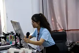 赤壁市“希望家园”：天马行空缀童真 文体色彩绘宝塔图片