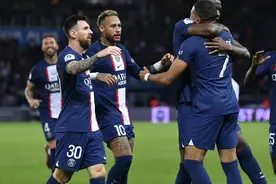 法甲-梅西任意球破门 姆巴佩替补绝杀 巴黎2-1尼斯豪取七连胜图片