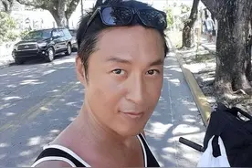 63岁马景涛现状：回辽宁探亲，模样发福认不出，和小女友感情甜蜜图片