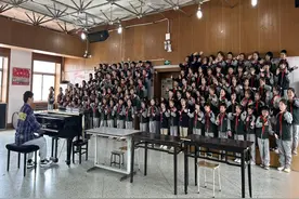 山西太原一小学生合唱团视频走红 网友：眼中都闪烁着星星图片