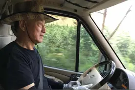 江苏68岁老人逃出养老院，回农村独居，7万买二手车享受自驾生活图片