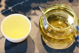 建议爱喝茶的人：选茶时，这“3种茶”最好别碰，内含太多添加剂图片