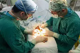 医生精准接骨复位，外卖小哥右手保住了图片