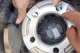 新车上高速 车轮飞了！爱旅房车轮毂或存重大安全隐患图片