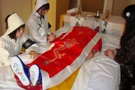 “寿衣”一定要儿女给穿吗？外人行不行？图片