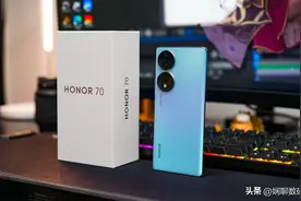 荣耀70持续真香，曲面屏+三主摄镜头+66W快充，12+256G仅2399元图片