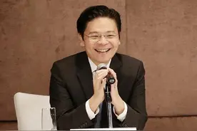 会弹吉他，情商又高，李显龙的“接班人”是他？图片