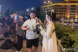 免费拍照 ～摄影爱好者帮忙记录游客在西安的美丽瞬间图片