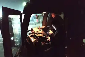 心酸！一对货车夫妻孩子在车上突发高烧，卡友：请救救我的孩子图片