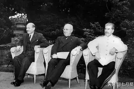 课桌上的“三八线”原来是这样的图片