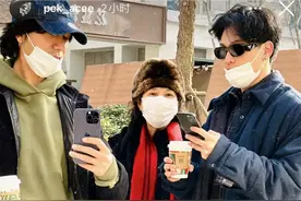 陈坤儿子回国晒祖孙三代合照！全家打扮潮流气质佳，和爸爸似兄弟图片