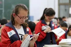 “延时服务”被取消？部分学校给出回应，服务费也将退回图片