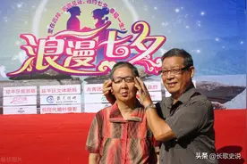 老年团体相亲局，场面羞耻又搞笑:大尺度谈钱谈爱，比年轻人开放图片