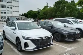 新车｜对手锁定UNI-V！预计售价10-15万元，奇瑞艾瑞泽8实车曝光图片