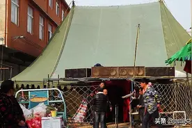 时代的畸形终将消逝于时代，忆九十年代风评不佳的“大棚歌舞团”图片