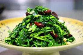 炒青菜怎样做?不发黄出水翠绿又好吃?大厨分享3诀窍，看完明白了图片