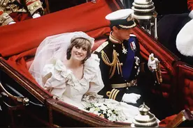 1981年，戴安娜与查尔斯“世纪婚礼”，8米婚纱，耗资 4800 万美元图片