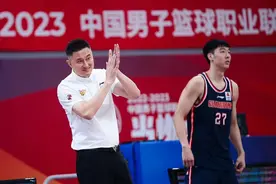 广东男篮大胜南京同曦，广东本土五虎表现强势，胡明轩要被点名图片