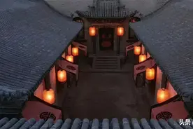 妻妾成群》：19岁女学生颂莲嫁给50岁有钱人，悲剧人生早已注定图片