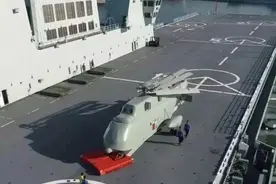 075舰甲板红色小车引关注：美国航母已经落后，印度还在用拖拉机图片