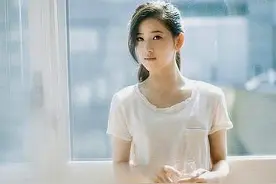 27岁章泽天写真曝光，穿短裤秀白嫩美腿，清纯性感又少女范十足图片