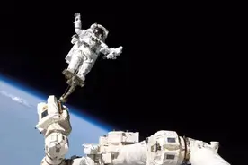 若宇航员不小心掉进了外太空，会经历什么？他们还能够存活吗？图片