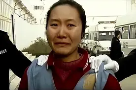 2008年，河南杀人犯郭爽，枪决前得知男友改判，喜极而泣微笑赴死图片