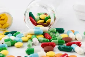 老人因用错药成植物人医院赔140万，医院用错药怎么赔偿图片