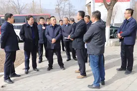 武山县委书记王新强 县委副书记、县长王志成调研春季植树造林和现代农业产业园建设工作图片