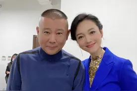 周群：曾是安徽卫视一姐，和郭德纲传绯闻，老公至今成谜图片
