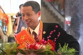 古今清廉故事|蒋冬林 用清贫坚守忠诚之“看淡得失，做一个堂堂正正的人”图片